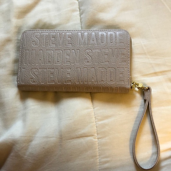 Steve Madden Wristlet - Picture 2 of 4